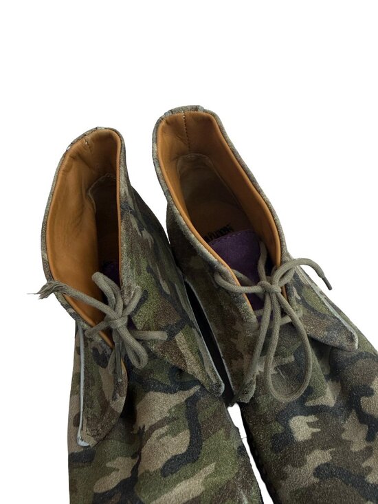 John Fluevog Willy Camo Suede Chukka Boots Lace-Up Purple Tongue Size 10.5 US main image 10